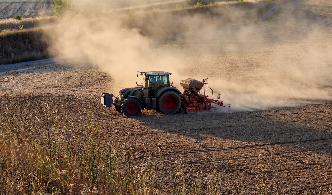 tracktor-on-soil-image-02